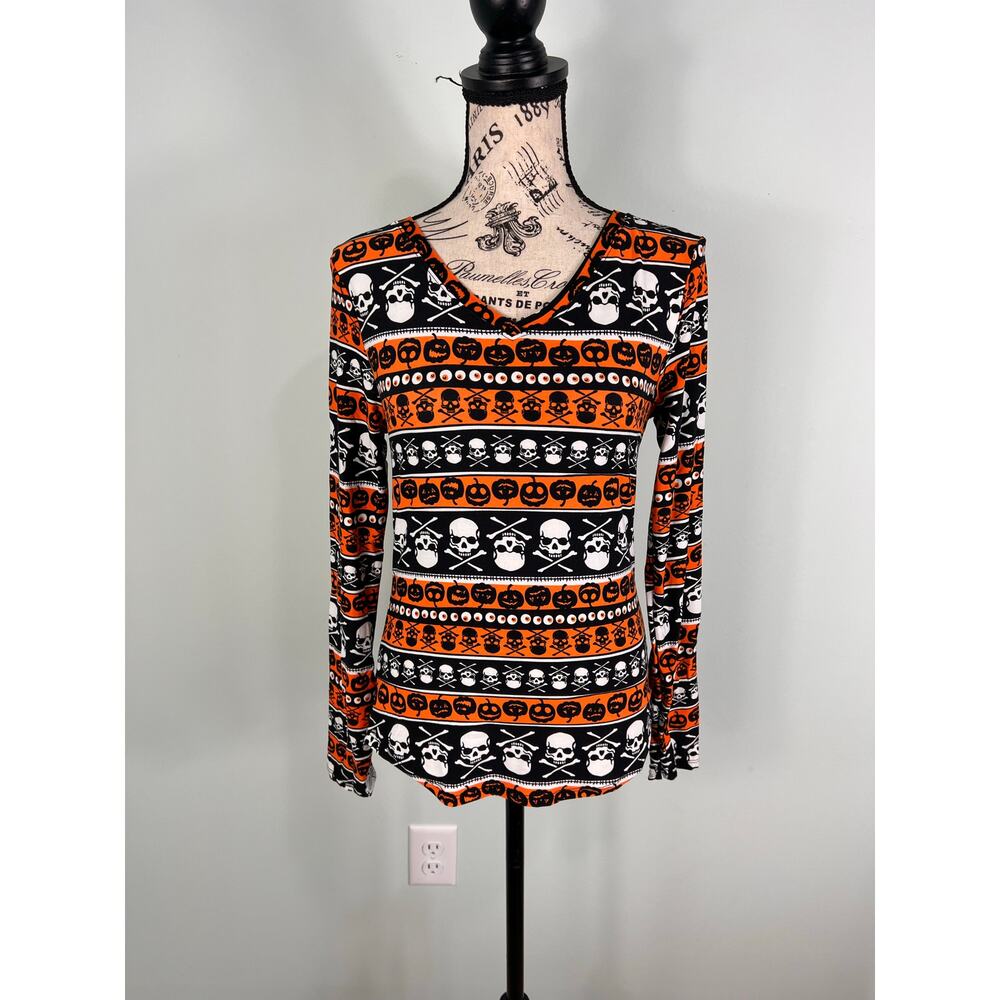 No Boundaries Halloween Skull and Cross Bones V-neck Long Sleeve Shirt